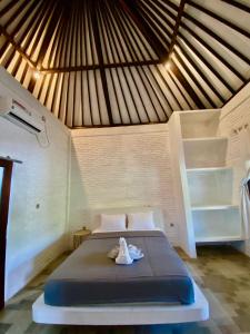 Rúm í herbergi á Lazy Inn Kuta Lombok