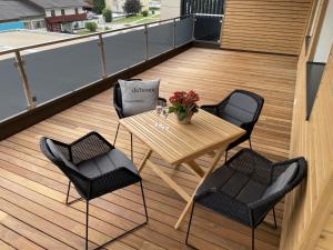 Prostor za sedenje u objektu Local View Apartment - by myNests