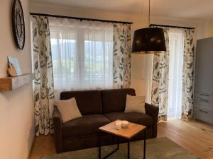 Prostor za sedenje u objektu Local View Apartment - by myNests