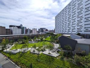Κήπος έξω από το ESLEAD HOTEL Osaka Ebisu