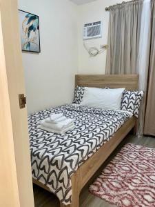 Postel nebo postele na pokoji v ubytování Savana Townhouse in San Pablo Philippines