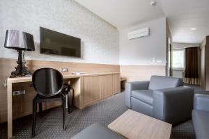 TV i/ili multimedijalni sistem u objektu Hotel Jezerka