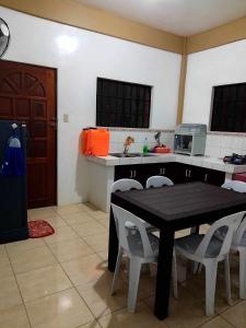 Gallery image of Estrelle Orange House - Backpackers Hub in Puerto Princesa City