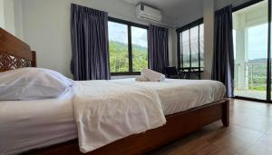 Postel nebo postele na pokoji v ubytování Koh Samui Palm View Villa + 37 fotografií