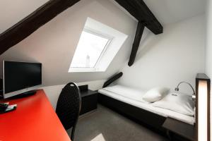 TV a/nebo společenská místnost v ubytování Hotel & Restaurant Ochsen Merklingen