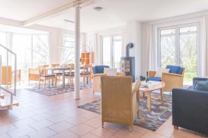 a living room with a table and chairs at Haus NÖCK in Wustrow