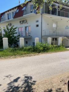 Hoone, kus külalistemaja asub +2 fotot