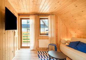 a room with a couch and a tv in a room at Apartamenty & Pokoje MyWy in Zakopane +14 photos