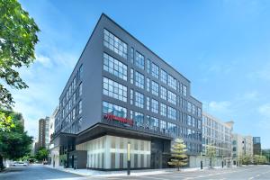 a rendering of a large office building at 东莞大朗希尔顿欢朋酒店 in Huangcaolang