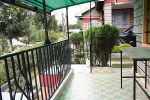 Balkón nebo terasa v ubytování 2-bedroom serenity homes