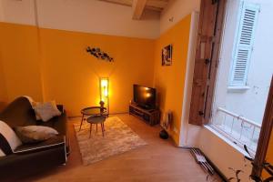 Posezení v ubytování Avignon apartement à 2 pas du Palais de Papes + 9 fotografií