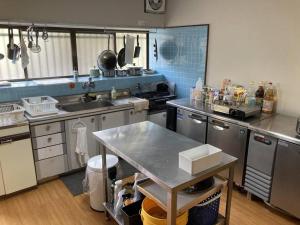 Kuchyň nebo kuchyňský kout v ubytování 一棟貸切温泉旅館house kuu