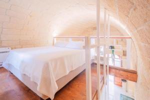 A bed or beds in a room at HISTORIA- Dimore Vico Ghezzi