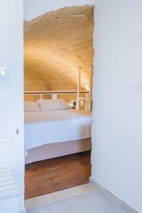 A bed or beds in a room at HISTORIA- Dimore Vico Ghezzi