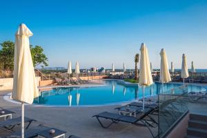 Bazén v ubytování Hotel Pyriá nebo v jeho okolí