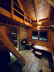 - Vistas interiores a una cabaña con litera en Privat Sauna Whirlpool Blockhaus- Balance Apartments by M&A, en Witzenhausen