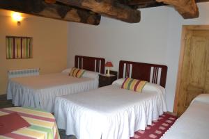 A bed or beds in a room at A Pena de Augasantas