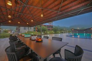 Bazén v ubytování Bliss Nirvana Resort, Lonavala nebo v jeho okolí
