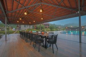 Bazén v ubytování Bliss Nirvana Resort, Lonavala nebo v jeho okolí