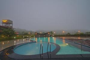 Bazén v ubytování Bliss Nirvana Resort, Lonavala nebo v jeho okolí