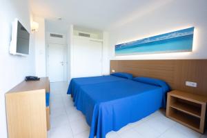Postel nebo postele na pokoji v ubytování Hotel Club Cala Romani