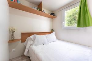 a bedroom with a white bed and a window at Villa Aleo solo familias in Alhaurín de la Torre