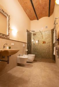Vannituba majutusasutuses Torciano Hotel Wine & Winery, Tuscany