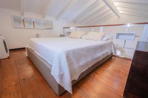 A bed or beds in a room at HISTORIA- Dimore Vico Ghezzi