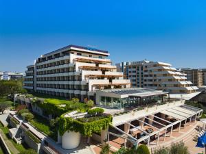 an overhead view of a large building with plants at Savoy Beach Hotel & Thermal Spa in Bibione