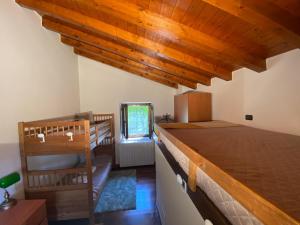 a bedroom with two bunk beds and a wooden ceiling at Villa Faro in Roe