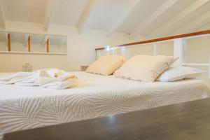A bed or beds in a room at HISTORIA- Dimore Vico Ghezzi