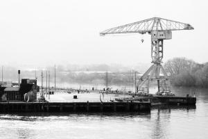 a black and white photo of a dock in the water at Atlantide 1874 - Maison Gueho in Nantes