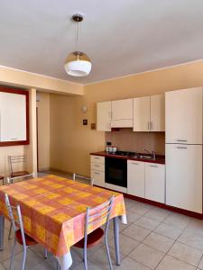 Kuchyň nebo kuchyňský kout v ubytování Medimare Residence Club