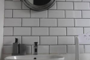The Urban Hub in Block 5 tesisinde bir banyo