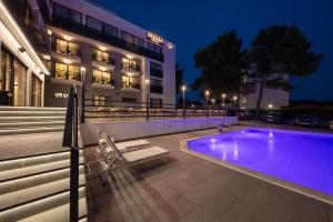 Бассейн в SeeSea Hotel или поблизости