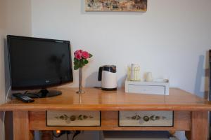 TV a/nebo společenská místnost v ubytování Agriturismo Zennare