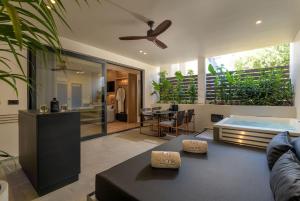 Χώρος καθιστικού στο Evanik Chic Hotel
