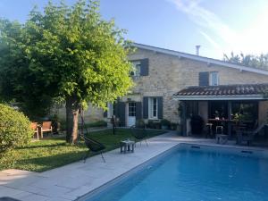 Πισίνα στο ή κοντά στο Chambre d'Hôtes de charme
