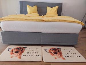 a bed with two mats with a dog wearing glasses at Hofgassenhaus LIMUN in Mörbisch am See +17 photos