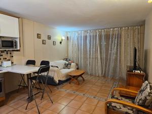 Μια τηλεόραση ή/και κέντρο ψυχαγωγίας στο 2 bedroom apartment near Fanabe beach