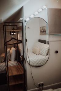 Postel nebo postele na pokoji v ubytování 16 Pilrig Guest House