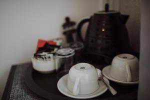Příslušenství pro přípravu čaje a kávy v ubytování 16 Pilrig Guest House