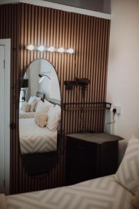 Postel nebo postele na pokoji v ubytování 16 Pilrig Guest House