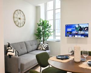 TV a/nebo společenská místnost v ubytování Splendide Appartement haut de gamme hyper centre