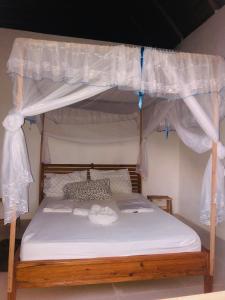 Postel nebo postele na pokoji v ubytování Kategha Beach Guesthouse