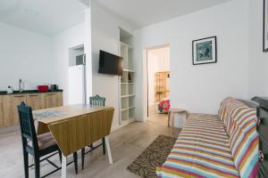 Μια τηλεόραση ή/και κέντρο ψυχαγωγίας στο Zelitré