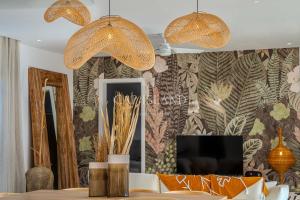 TV a/nebo společenská místnost v ubytování Élégante Villa EASILE 3ch, 5min Plages