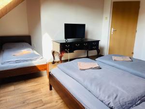 Postel nebo postele na pokoji v ubytování Penzion Trojna Lednice-vhodné na svatby,rodinné akce,teambuilding