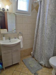 Koupelna v ubytování Irakleitsa Studio