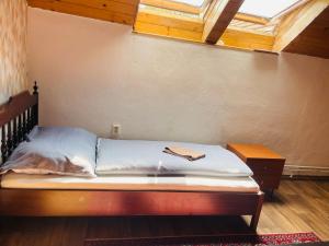 Postel nebo postele na pokoji v ubytování Penzion Trojna Lednice-vhodné na svatby,rodinné akce,teambuilding
